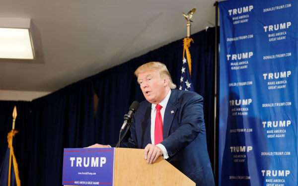 Donaldas Trumpas smogia valstijoms: naujos taisyklės visiems laikams pakeis dirbtinį intelektą