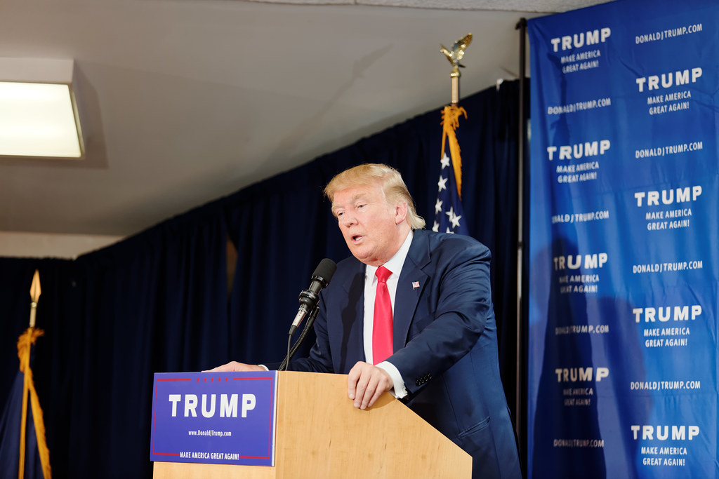 Donaldas Trumpas smogia valstijoms: naujos taisyklės visiems laikams pakeis dirbtinį intelektą