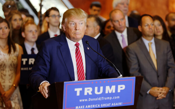 Donaldas Trumpas svarsto netikėtą ėjimą dėl Irano naftos: sankcijos gali būti švelninamos