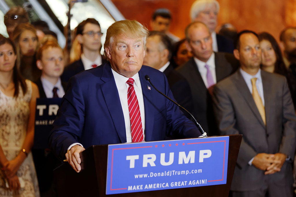 Donaldas Trumpas svarsto netikėtą ėjimą dėl Irano naftos: sankcijos gali būti švelninamos