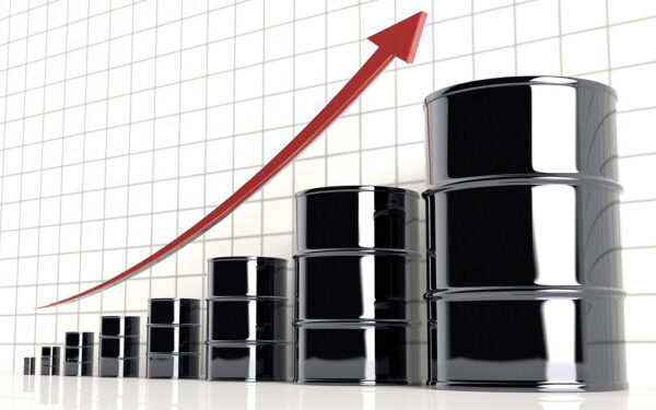 Kainų banga neslūgsta: dėl įtampos regione ir toliau brangsta nafta bei dujos