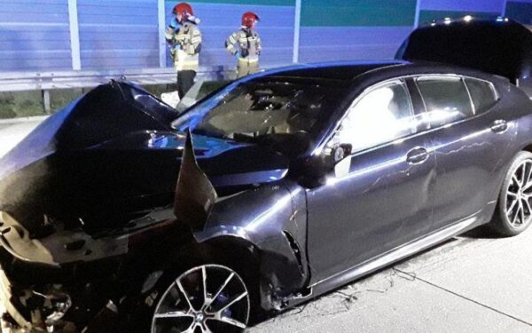 Ar 300 km/h greičiu skriejusio „BMW“ vairuotojas išsisuks? Gelbėja viena smulkmena