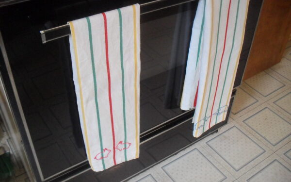 Nepadeda net stipriausi skalbikliai? Šis naminis metodas ištrauks seniausius riebalus iš audinio