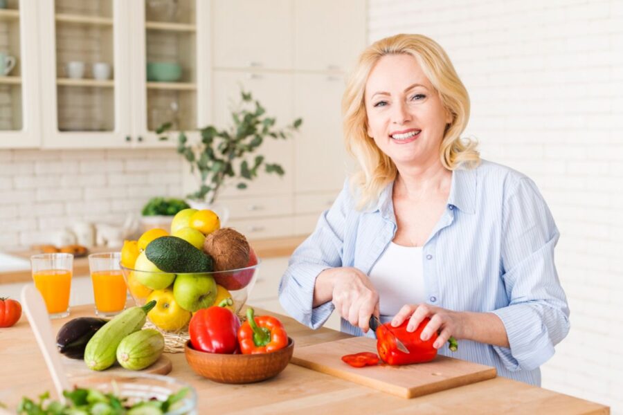 Gydytoja įspėja: po 40-ies senėjimą lemia ne kremas, o tai, kas lėkštėje