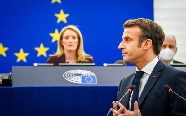 Macronas ketvirtųjų metinių dieną smogė Kremliui: įvardijo skaudžiausią Rusijos pralaimėjimą