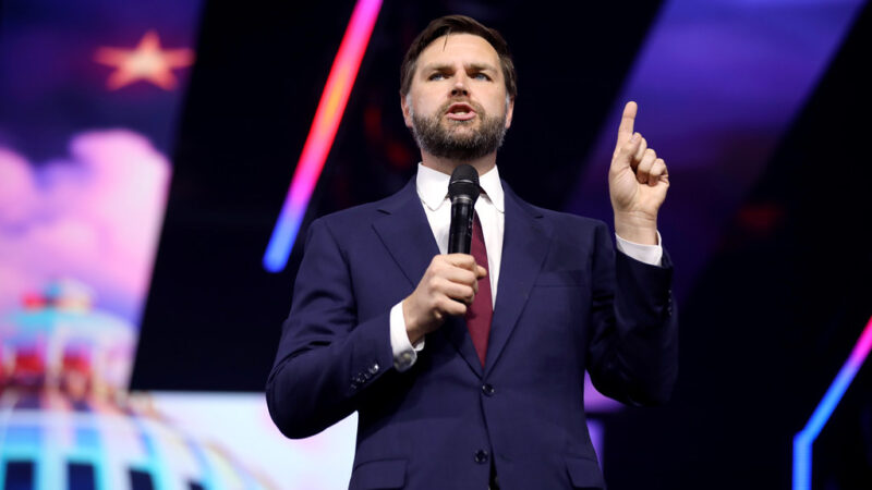 JAV ir Iranas ties pavojinga riba: Vance’as siunčia aiškią žinią kritikams