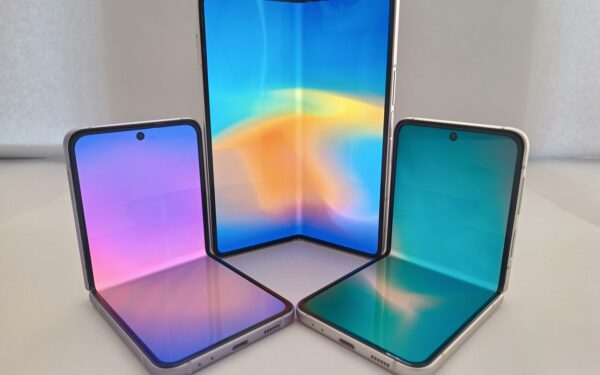 Svajojate apie sulankstomą telefoną? „Samsung” pristato pigesnį „Galaxy Z Flip” modelis su netikėtu dizaino sprendimu