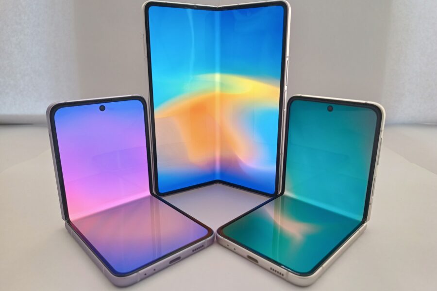 Svajojate apie sulankstomą telefoną? „Samsung” pristato pigesnį „Galaxy Z Flip” modelis su netikėtu dizaino sprendimu