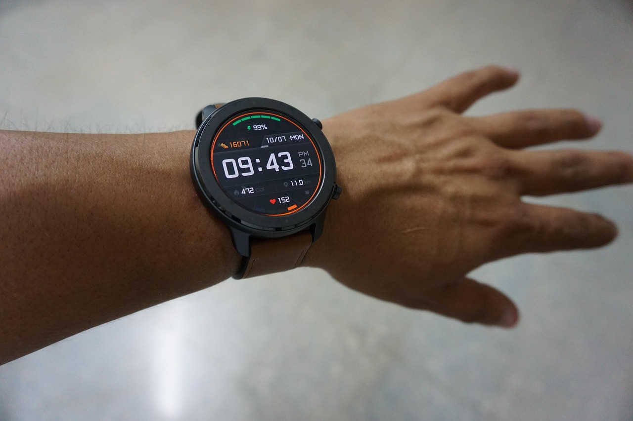 Bėgikų laukia naujovė: „Amazfit“ pristatė laikrodį, kuris atstoja asmeninį trenerį