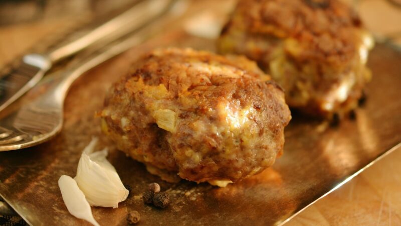 Šią klaidą daro daugelis: štai kaip iškepti minkštus ir traškius kotletus, kurie tiesiog tirpsta burnoje