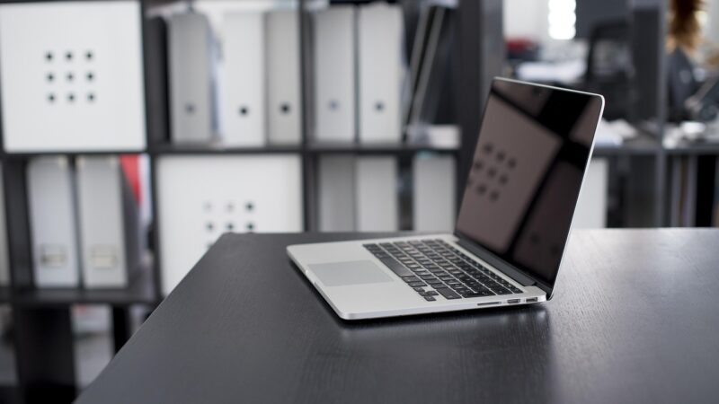 Pigiausias „Apple“ kompiuteris istorijoje: su A18 Pro lustu ir iki 16 valandų veikiančia baterija