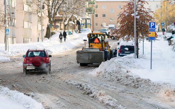 Gatvių valymas žiemą: viena klaida, dėl kurios vairuotojai rizikuoja gyvybe