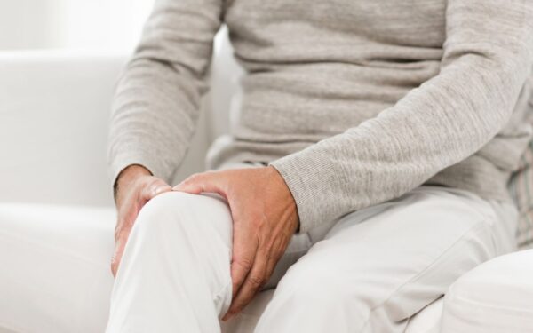 Gydytojai išdavė paslaptį: šis kasdienis įprotis plieniniais pavers kaulus ir sąnarius, skausmas dings