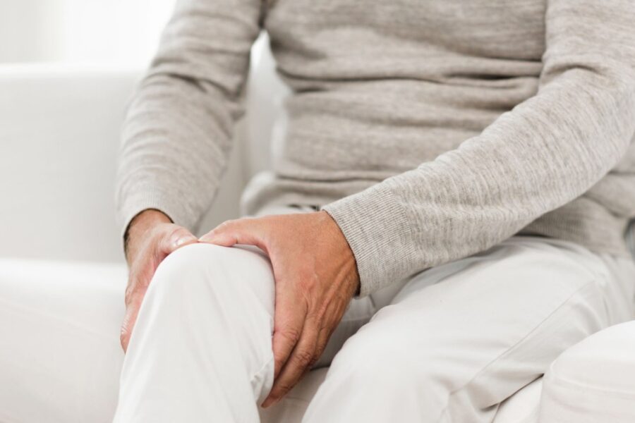 Gydytojai išdavė paslaptį: šis kasdienis įprotis plieniniais pavers kaulus ir sąnarius, skausmas dings