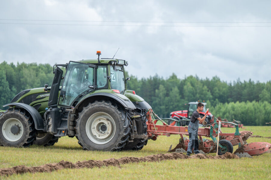 Iki 100 tūkst. eurų jauniems ūkininkams: ES skuba gelbėti senstančius Lietuvos kaimus