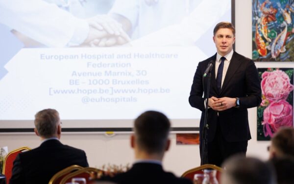 Pirmą kartą Jonavos istorijoje – vienoje salėje visi ligoninių vadovai: garsiai pasakė tai, kas nutylima