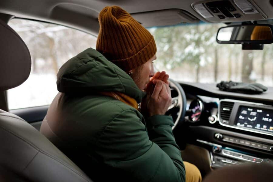 Kaip greičiau sušildyti automobilio saloną? Pateikiamas paprastas metodas