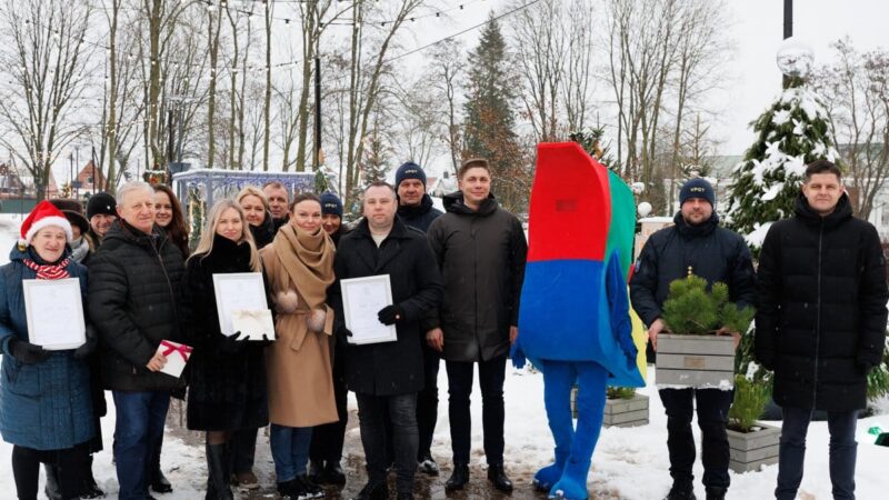Jonavos kalėdinių eglučių miestelio kūrėjams – netikėtos dovanos ir staigmenos