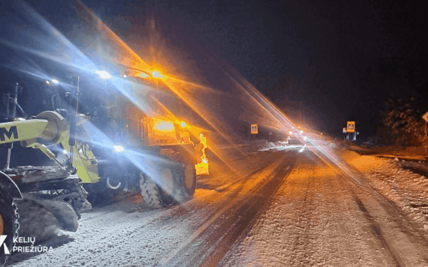 Žiemos realybė keliuose: atskleidė, kaip iš tiesų prižiūrimi valstybiniai keliai