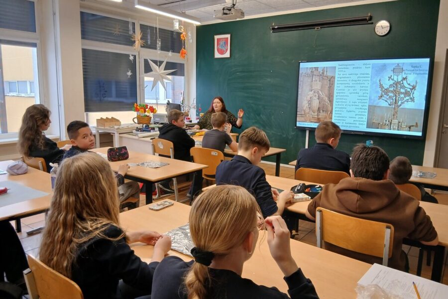 Telefonų ribojimas mokyklose žlugo: Seimas atmetė daug diskusijų sukėlusį siūlymą