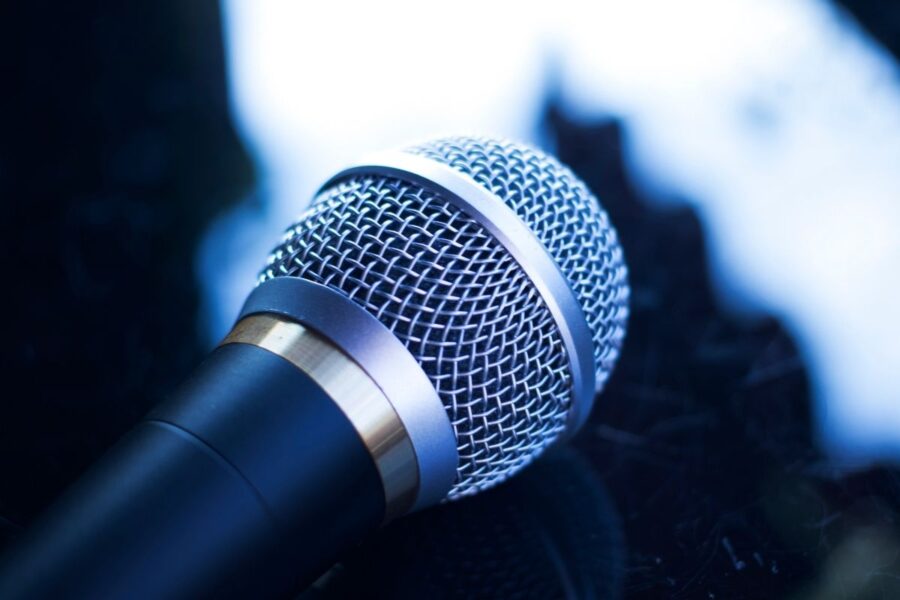 Buvusios Julio Iglesias darbuotojos apkaltino dainininką „prekyba žmonėmis“