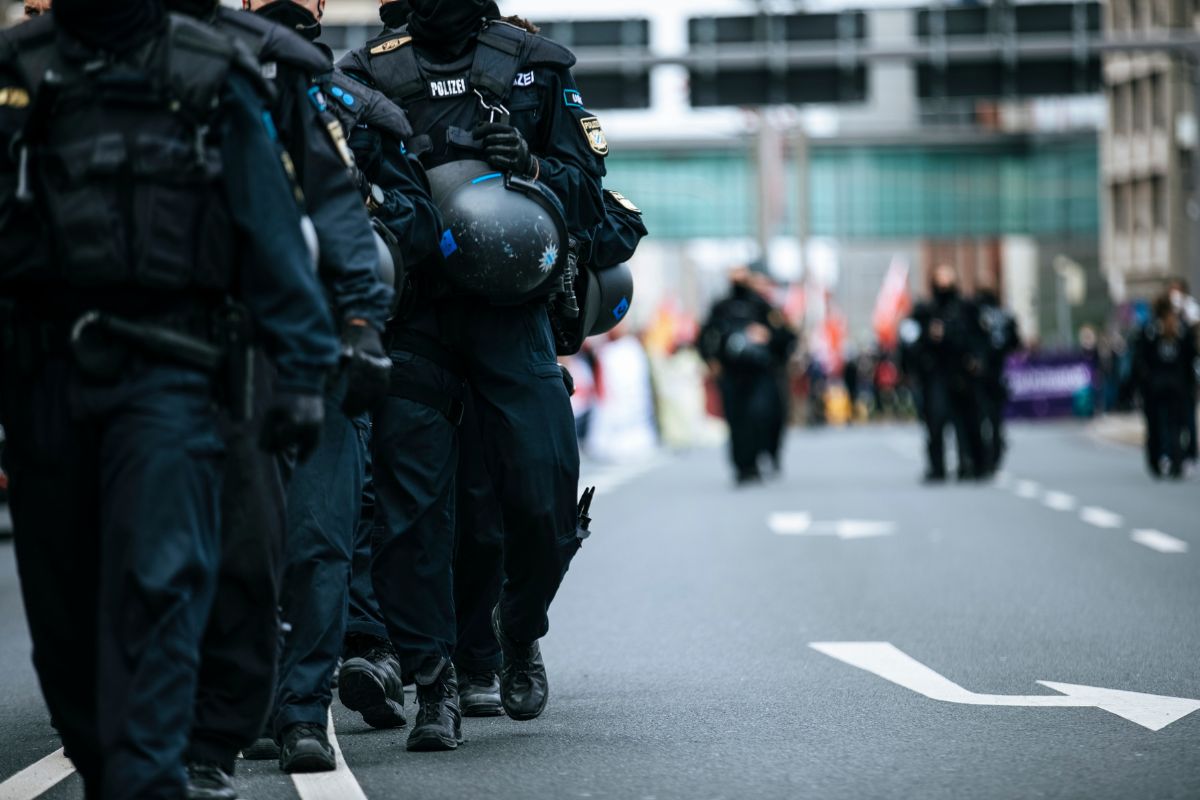 Protestuotojo mirtis peraugo į politinį skandalą JAV: du agentai laikinai nušalinti