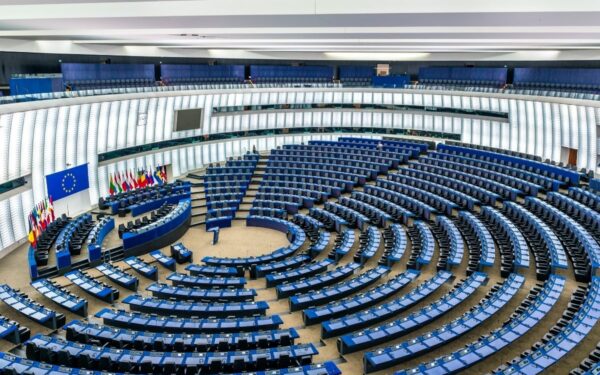 Europos Parlamente vėl inicijuojamas balsavimas dėl nepasitikėjimo von der Leyen
