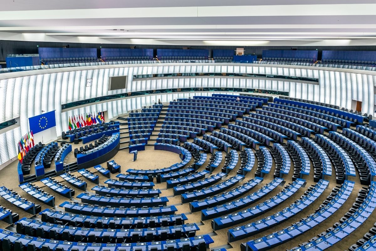 Europos Parlamente vėl inicijuojamas balsavimas dėl nepasitikėjimo von der Leyen