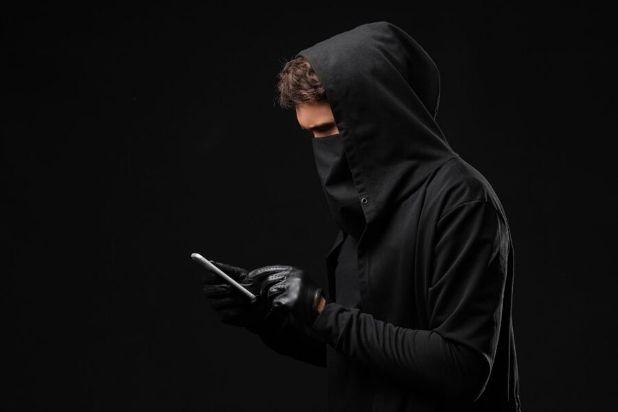 Rusakalbiai sukčiai iš dviejų moterų išviliojo 16 tūkst. eurų