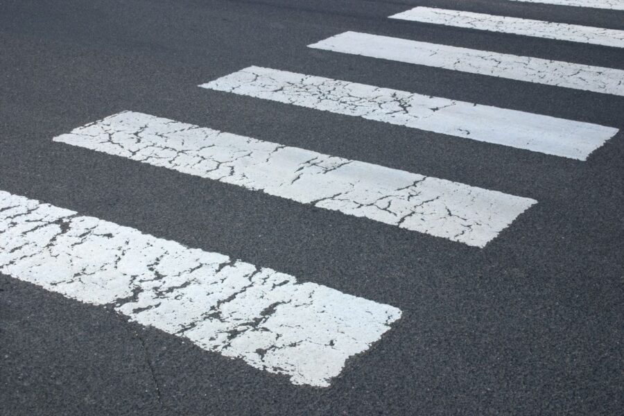 Tragiška akimirka anykščiuose: „Subaru“ partrenkė paauglę, prireikė medikų pagalbos