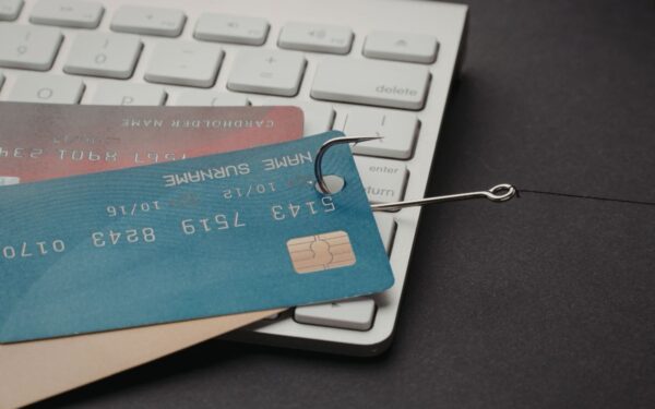 Sostinėje kriminalistai sulaikė sukčiavimu įtariamus užsieniečius