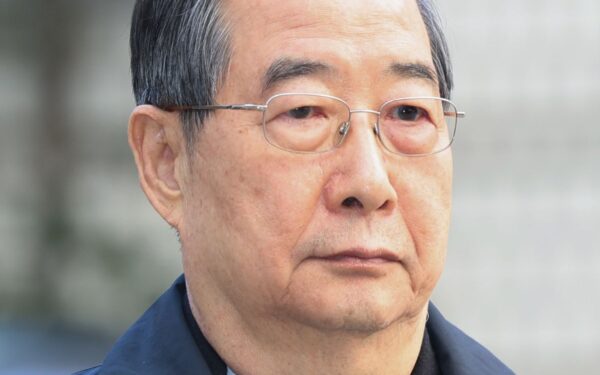 Buvusiam Pietų Korėjos premjerui Han Duck Soo skirta 23 metų kalėjimo bausmė