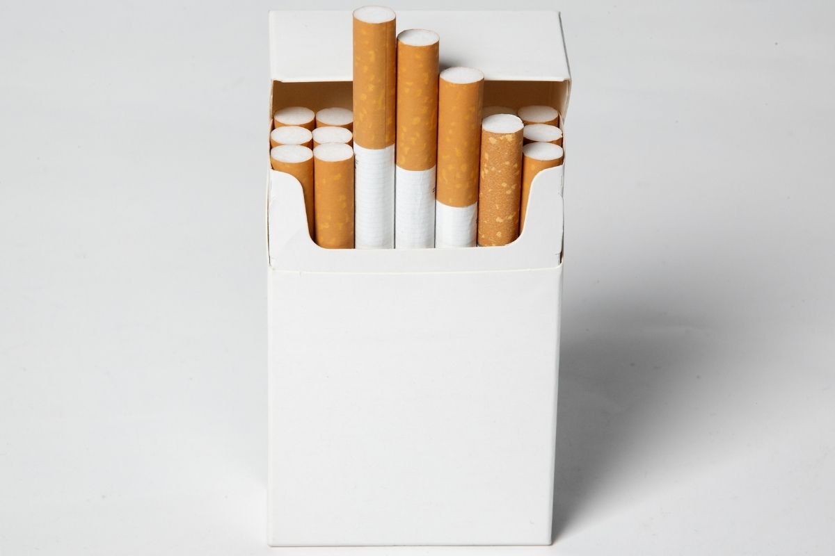 Ignalinos rajone sustabdytame automobilyje aptikta beveik 3 tūkst. nelegalių cigarečių