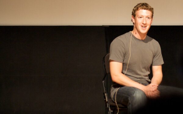 Tiesa apie socialinių tinklų žalą: Markas Zuckerbergas bando išsisukti nuo skandalingų faktų
