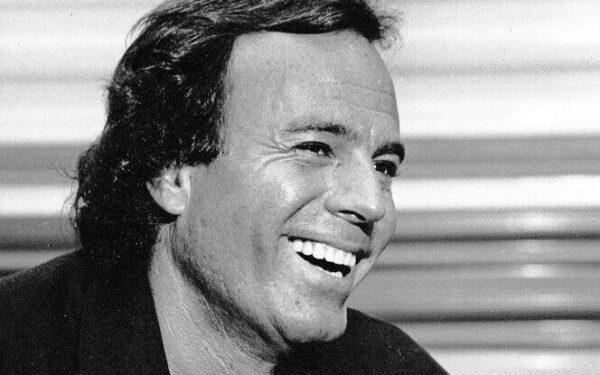 Seksualinės prievartos šešėlis: Iglesias kaltinimus vadina melu