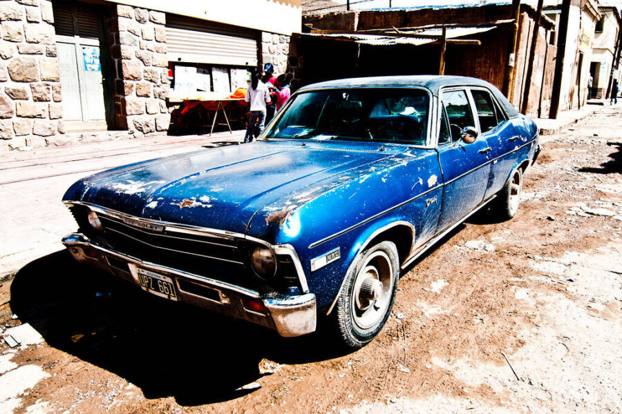 Kodėl kadaise malkomis varomi automobiliai dominavo keliuose – ir kodėl juos pakeitė benzinas