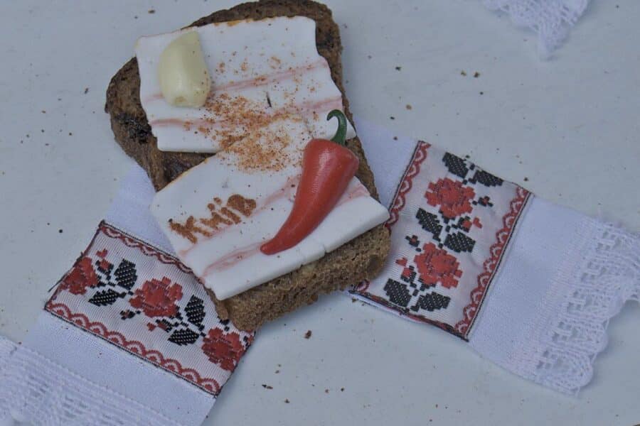 Senovinis ukrainietiškas lašinių receptas sūryme, kurį pavyks pagaminti net pradedantiesiems