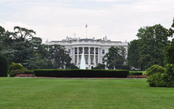 Karaliaus sprendimas stebina: vizitas į JAV vyks sudėtingu metu