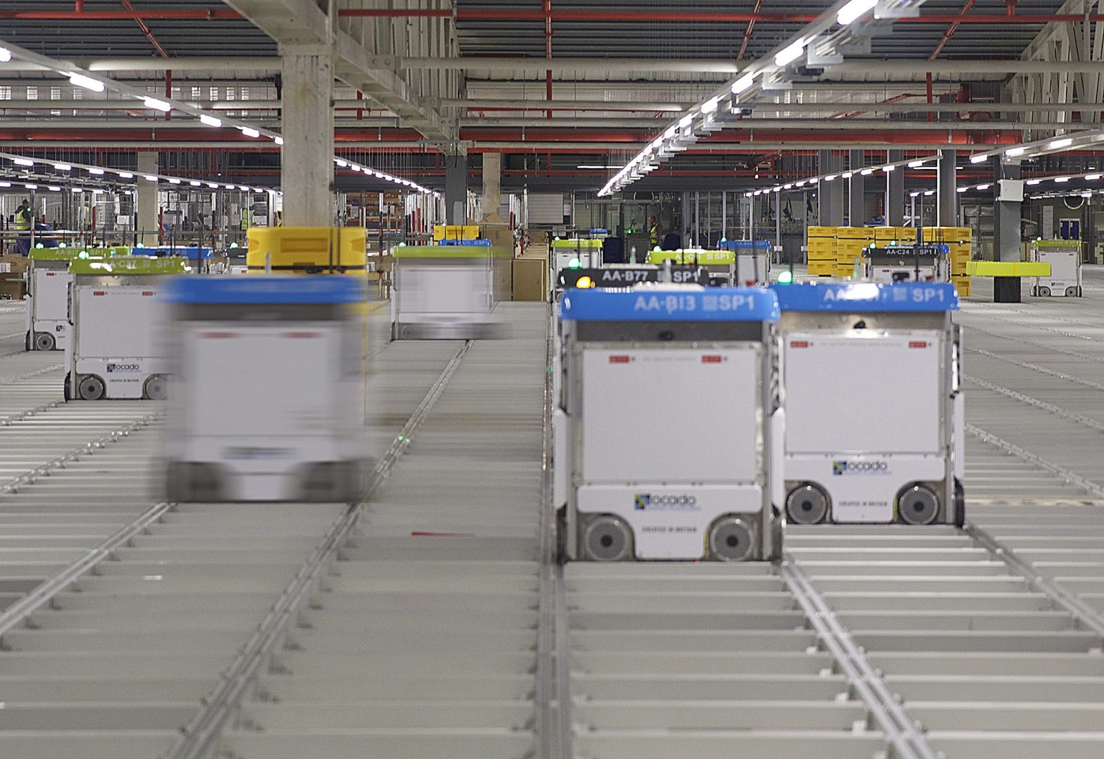 Milžiniškas smūgis „Ocado“: tūkstantis darbuotojų gatvėje, o akcijos pasiekė dugną