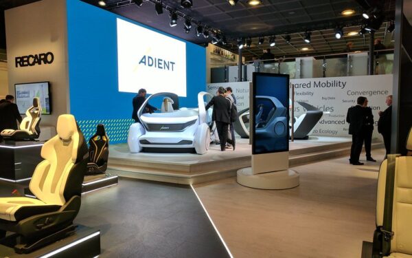 Griūtis automobilių rinkoje: kodėl traukiasi „BMW“ ir „Volkswagen“ tiekėjai?