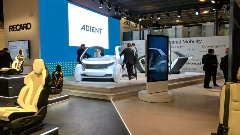 Griūtis automobilių rinkoje: kodėl traukiasi „BMW“ ir „Volkswagen“ tiekėjai?