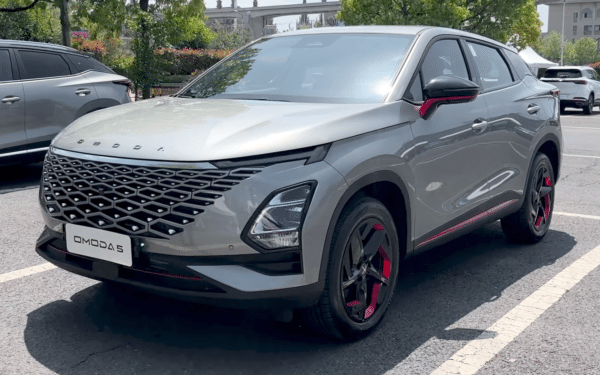 Prabanga be didelės kainos: kokias technologijas „OMODA 5 Hybrid” siūlo pigiau už kitus?