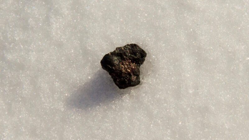 Gyventojai išsigando raketos, bet paaiškėjo kas kita: į namą pataikė meteoritas