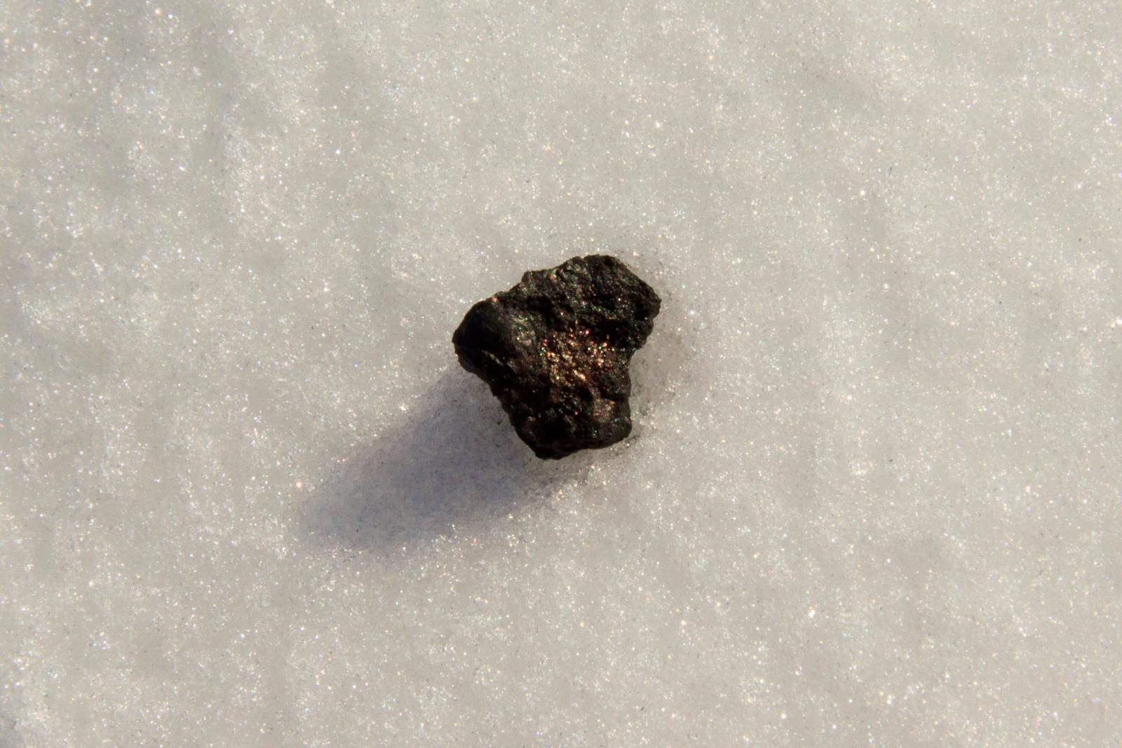 Gyventojai išsigando raketos, bet paaiškėjo kas kita: į namą pataikė meteoritas