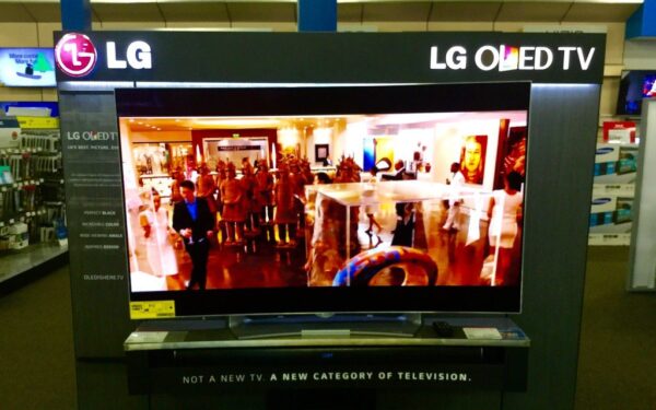Televizorius už automobilio kainą: „LG“ atskleidė naujųjų OLED modelių specifikacijas