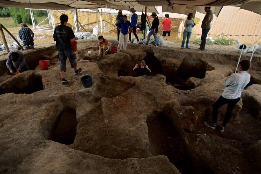 Ką didikė nusinešė į kapą? 1110 metų kapavietėje rasti radiniai atskleidė slaptas dinastijos paslaptis