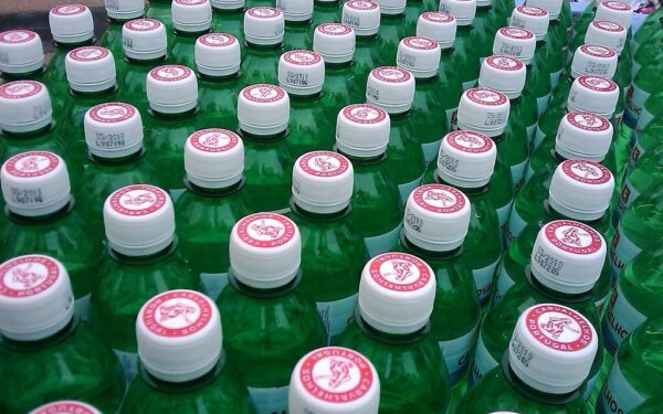 Pamiršote buteliuką automobilyje? Sužinokite, kodėl tokio vandens gerti nebegalima