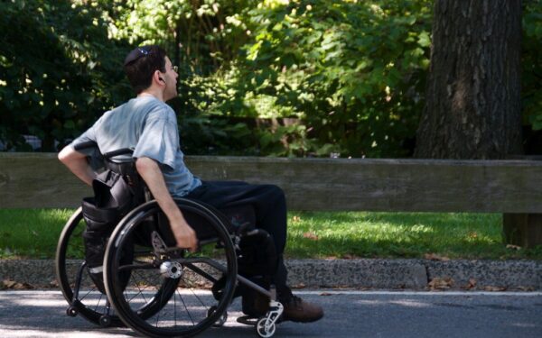 Negalia filmuoti nebetrukdo: sužinokite, kaip airio išradimas pakerėjo „BBC“ ir Holivudą