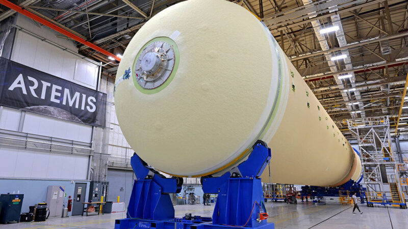 NASA „Artemis II“ kyla į Mėnulį: pirmas įgulos skrydis po 53 metų ir naujas rekordas