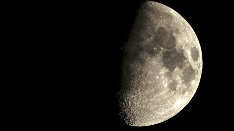 Mėnulis pamažu traukiasi ir skyla: tai gali kelti grėsmę NASA misijoms